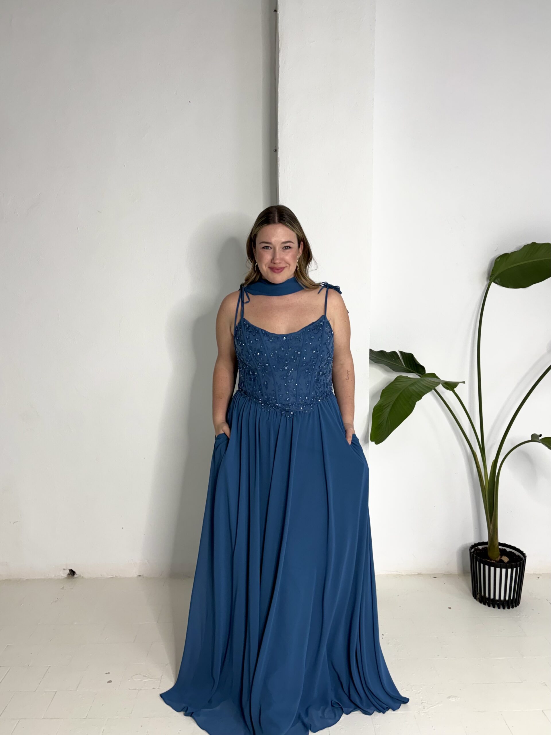 Vestido azul fluido sin mangas