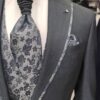 Traje Gris Con Detalles Flores