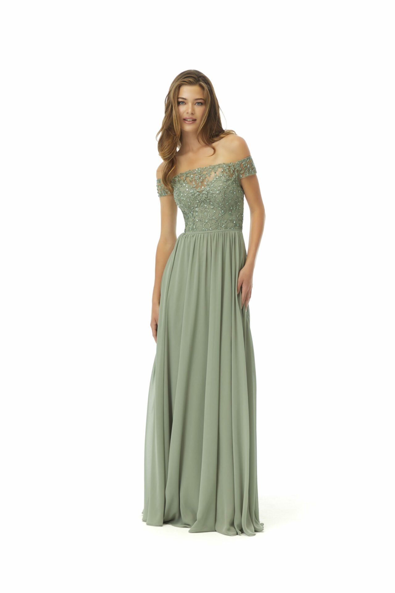 vestido verde fluido con encaje y escote bardot