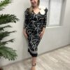 Vestido Corto Negro y Beige Estampado Flor Hombro