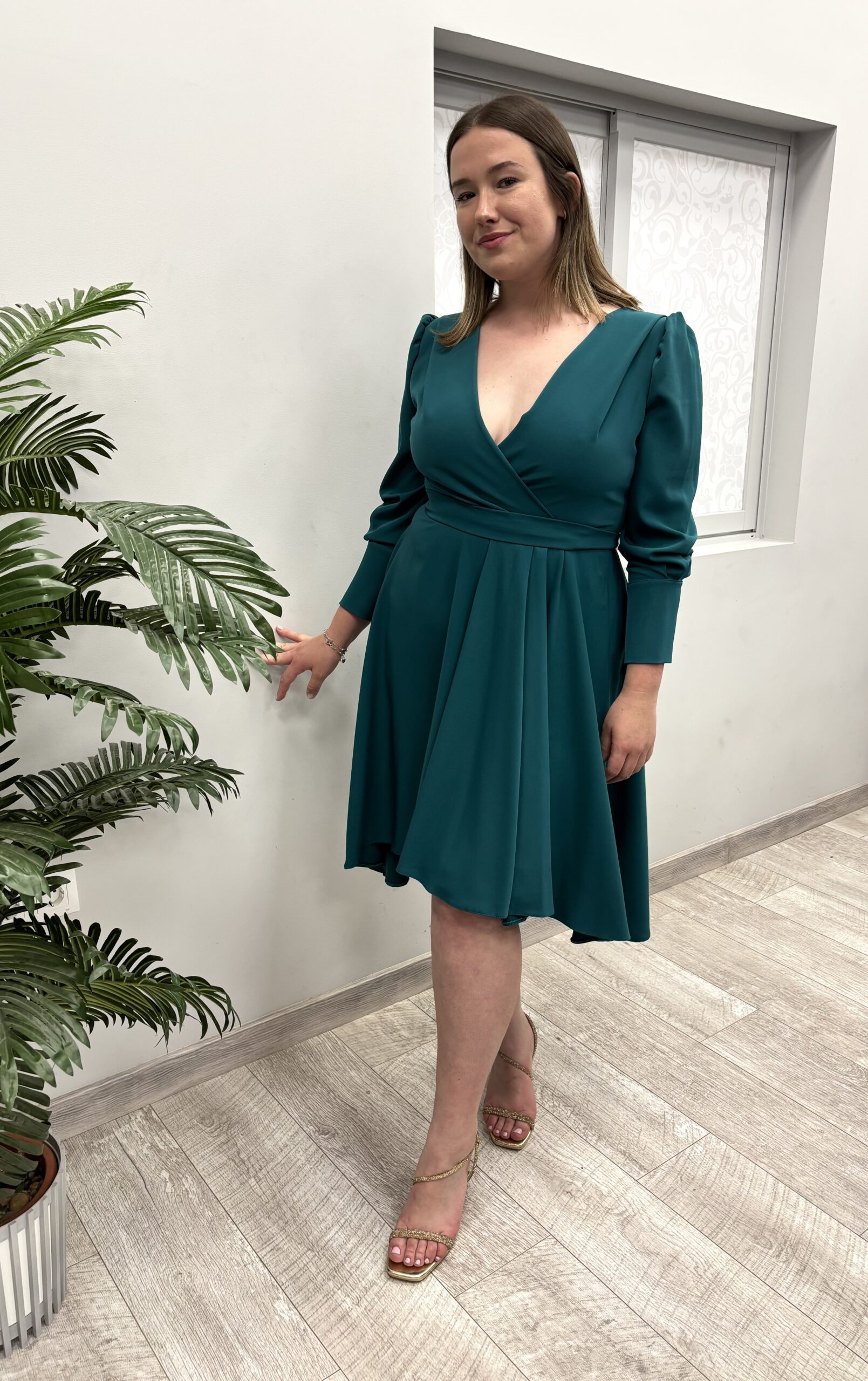 Vestido Corto Verde Manga Falda Fluida