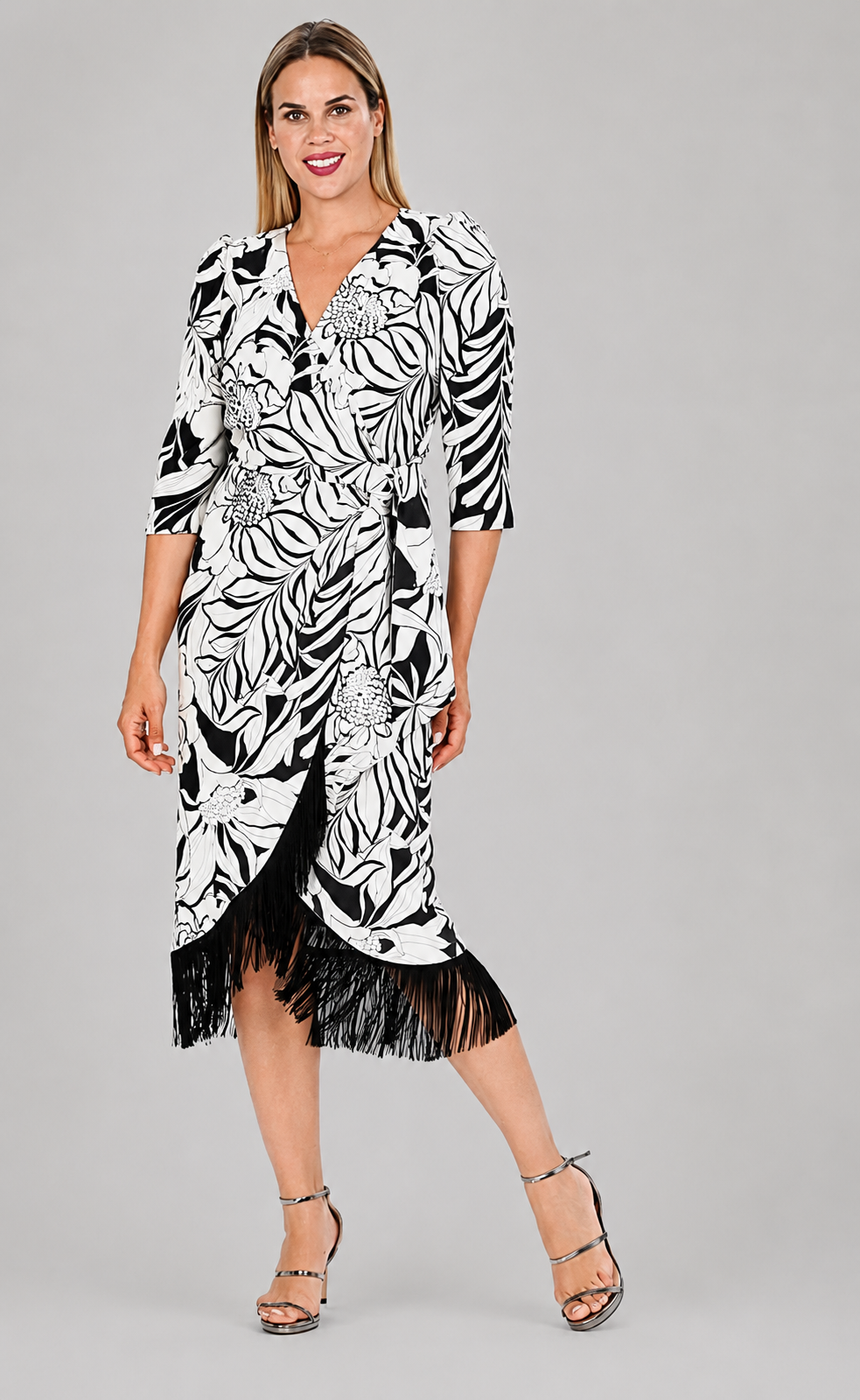 Vestido Blanco y Negro Flecos