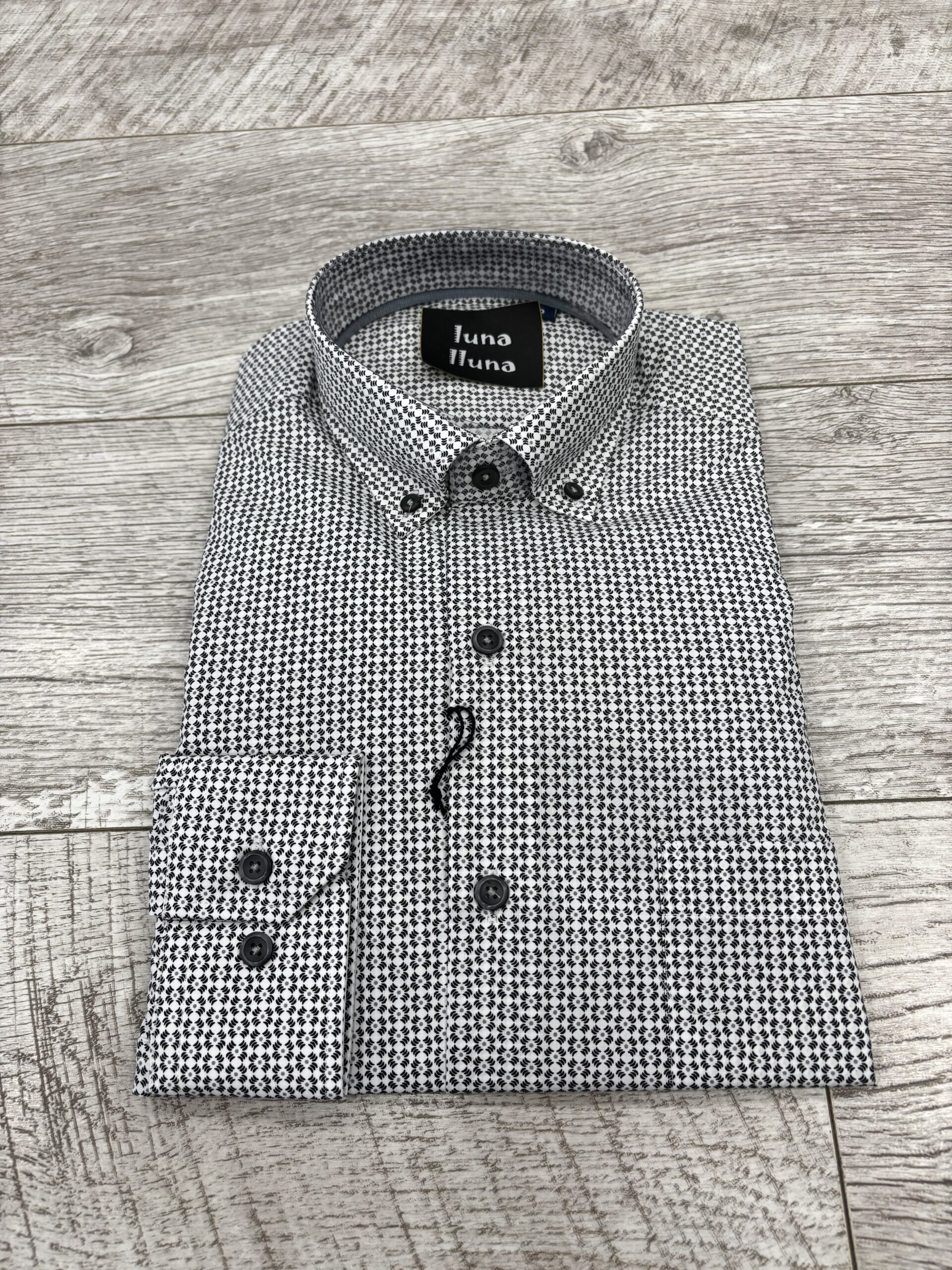 Camisa Blanca Detalles Negro